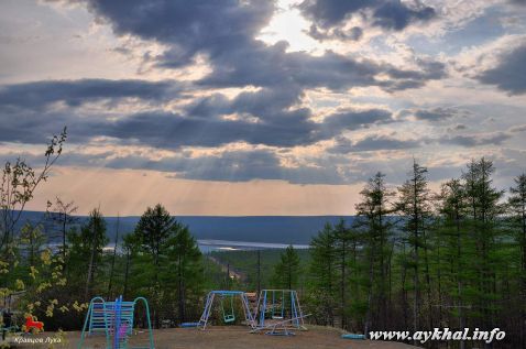 Лучи над площадкой