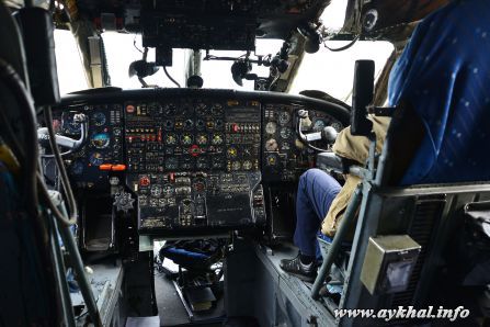 В кабине АН-12