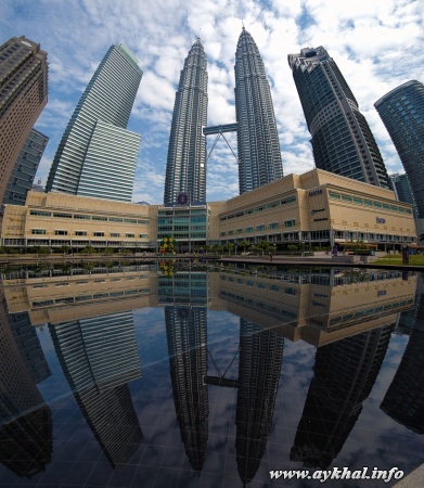 Торговый комплекс Suria KLSS и башни Petronas Twin Towers