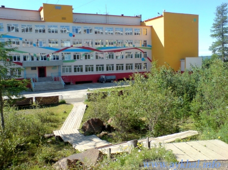 Лестница к школе