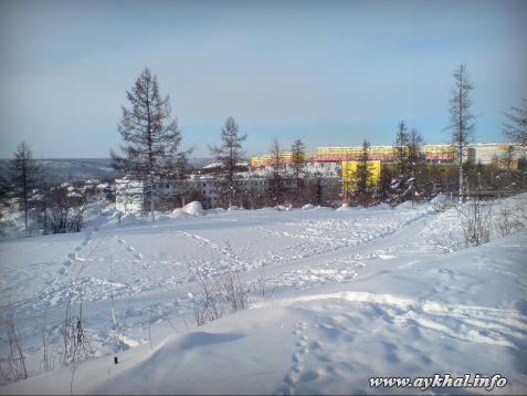 Пустая площадка на скалах (2)