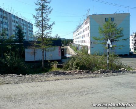 С лестницы к школе