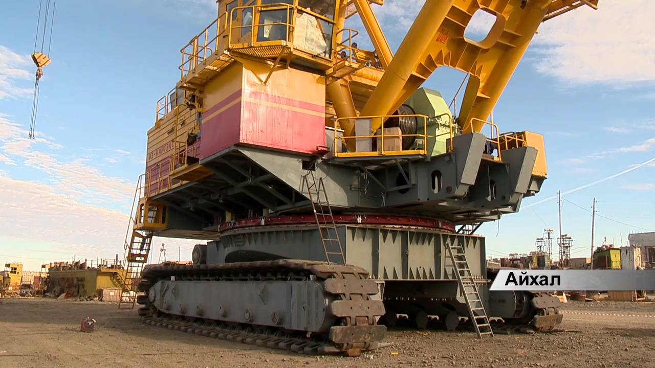 В карьере Юбилейный собирают новый экскаватор
