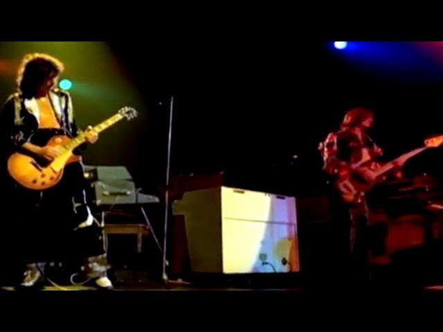 Led Zeppelin - Black Dog (Live Video)
