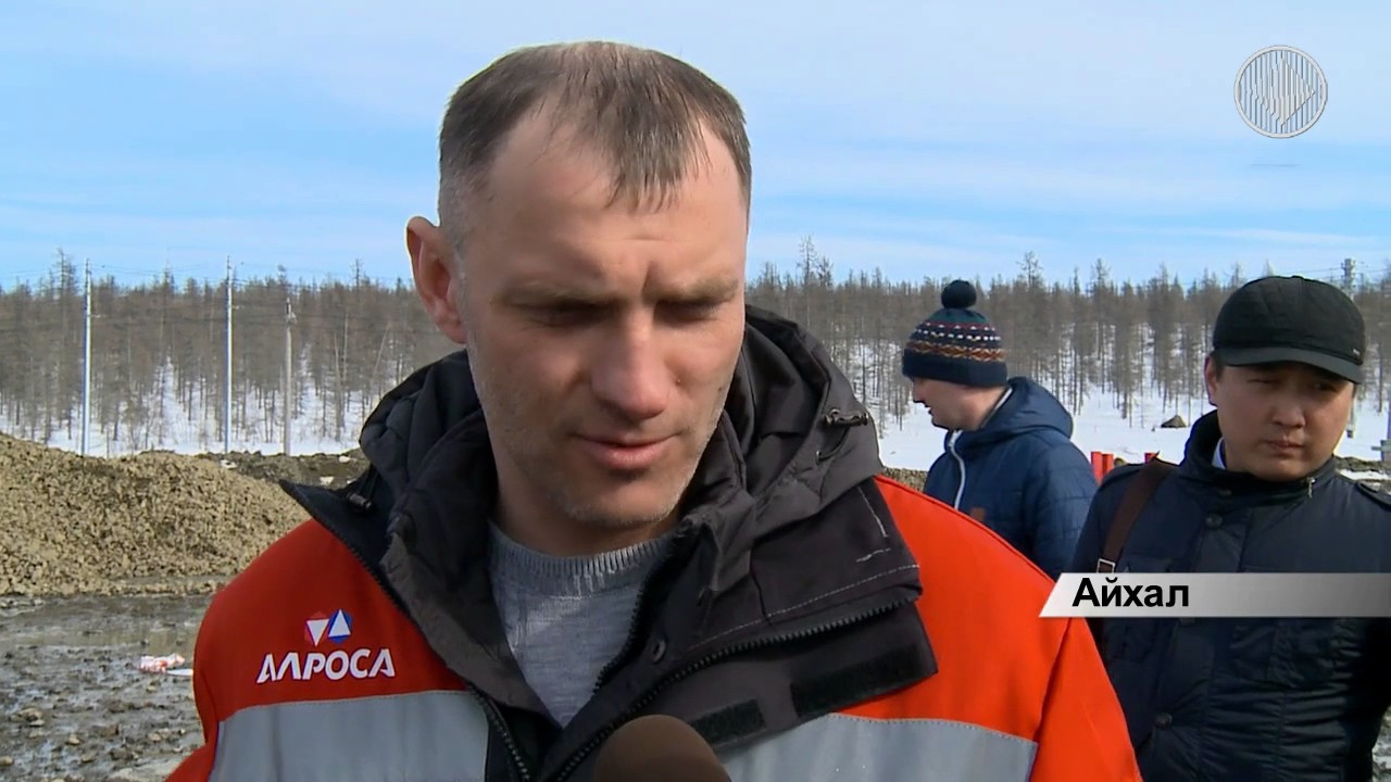 Лучший машинист погрузочно-доставочной машины работает на руднике "Айхал"
