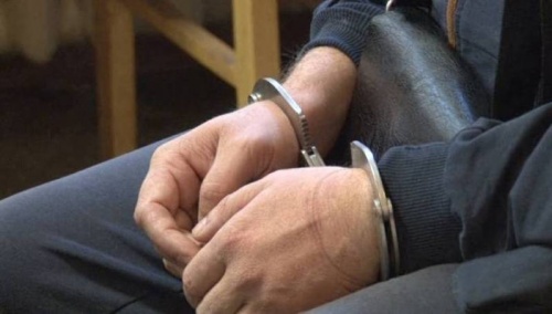 Полицейские задержали двух мужчин, вымогавших деньги у жителей Удачного