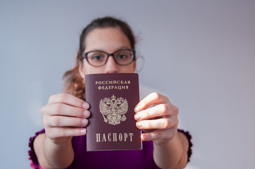 В кинотеатрах и книжных магазинах будут спрашивать паспорт