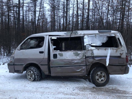 В Мирнинском районе два человека пострадали в ДТП: машину занесло