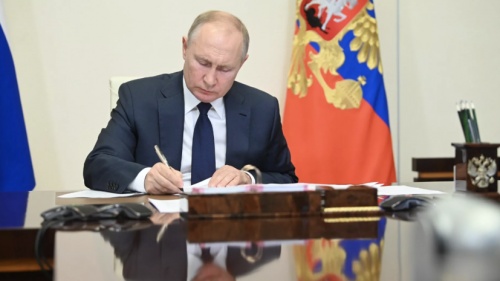 Путин подписал указ об установлении в России звания «Мать-героиня»