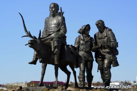 Памятник на Вилюйском кольце г.Мирный
