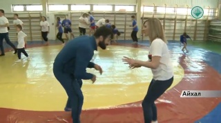 Айхальские ребята встретились на одном борцовском ковре с российскими спортсменами